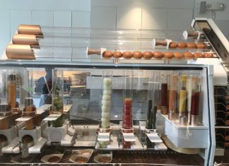 Robo que faz hamburguer em San Francisco