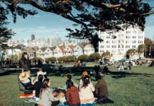 Estudantes na Alamo Square em San Francisco