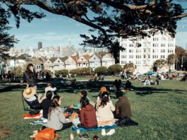 Estudantes na Alamo Square em San Francisco