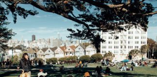 Estudantes na Alamo Square em San Francisco