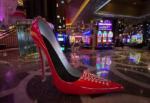 Salto alto no hotel The Cosmopolitan em Las Vegas