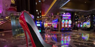 Salto alto no hotel The Cosmopolitan em Las Vegas
