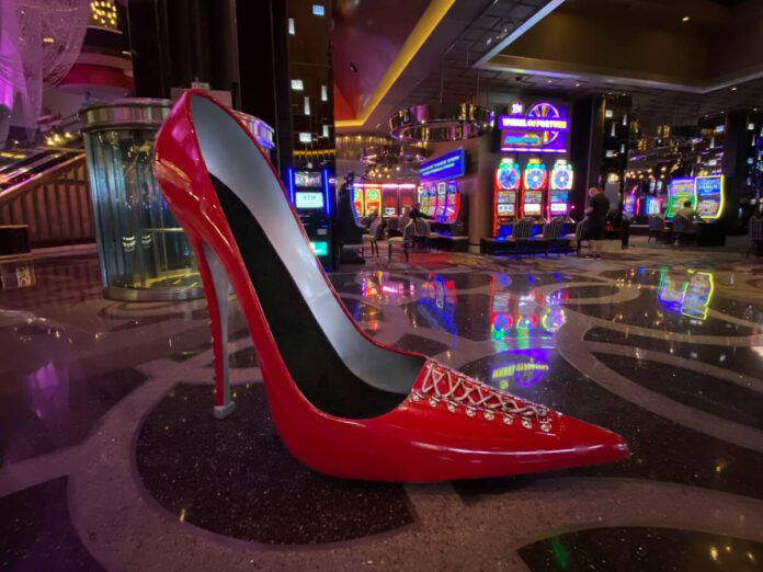 Salto alto no hotel The Cosmopolitan em Las Vegas