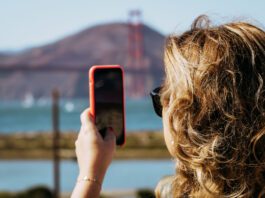 Tirando foto com o celular da Golden Gate Bridge