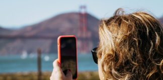 Tirando foto com o celular da Golden Gate Bridge