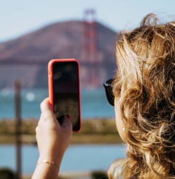 Tirando foto com o celular da Golden Gate Bridge